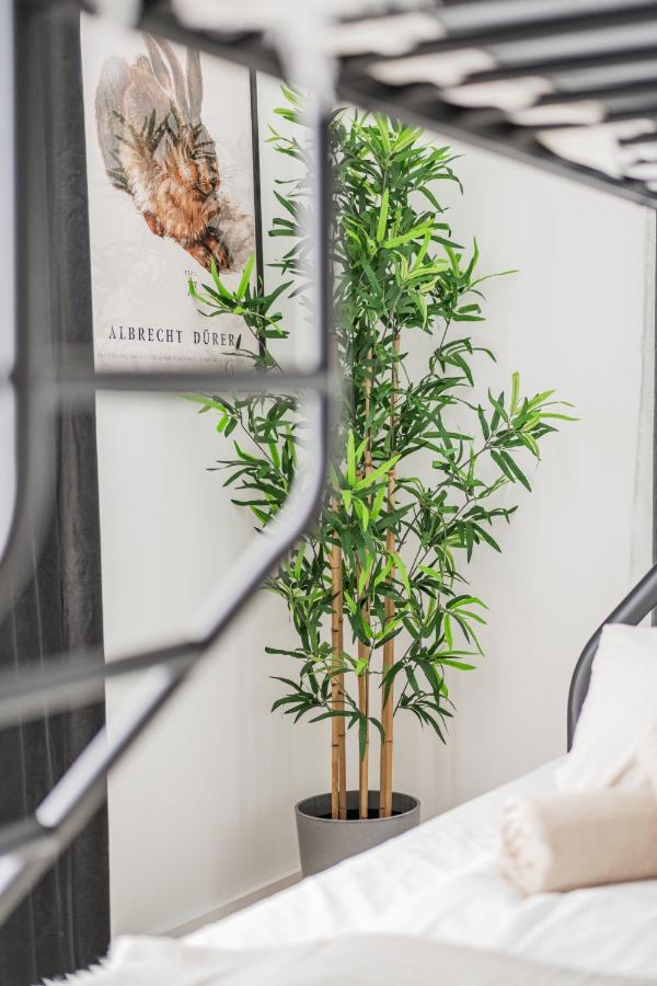 וינה Chic Central City Rooms By Home2 מראה חיצוני תמונה